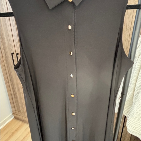 Little black dress with gold buttons - Picture 7 of 7